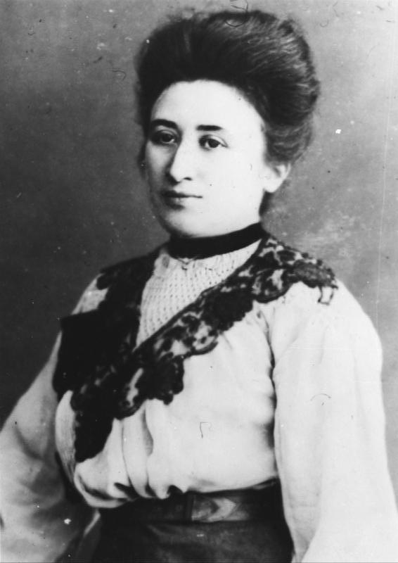 rosa luxemburg - Bundesarchiv, Bild 183-14077-006 / Unknown / CC-BY-SA [CC BY-SA 3.0 de (http://creativecommons.org/licenses/by-sa/3.0/de/deed.en)], via Wikimedia Commons http://commons.wikimedia.org/wiki/File%3ABundesarchiv_Bild_183-14077-006%2C_Rosa_Luxemburg.jpg